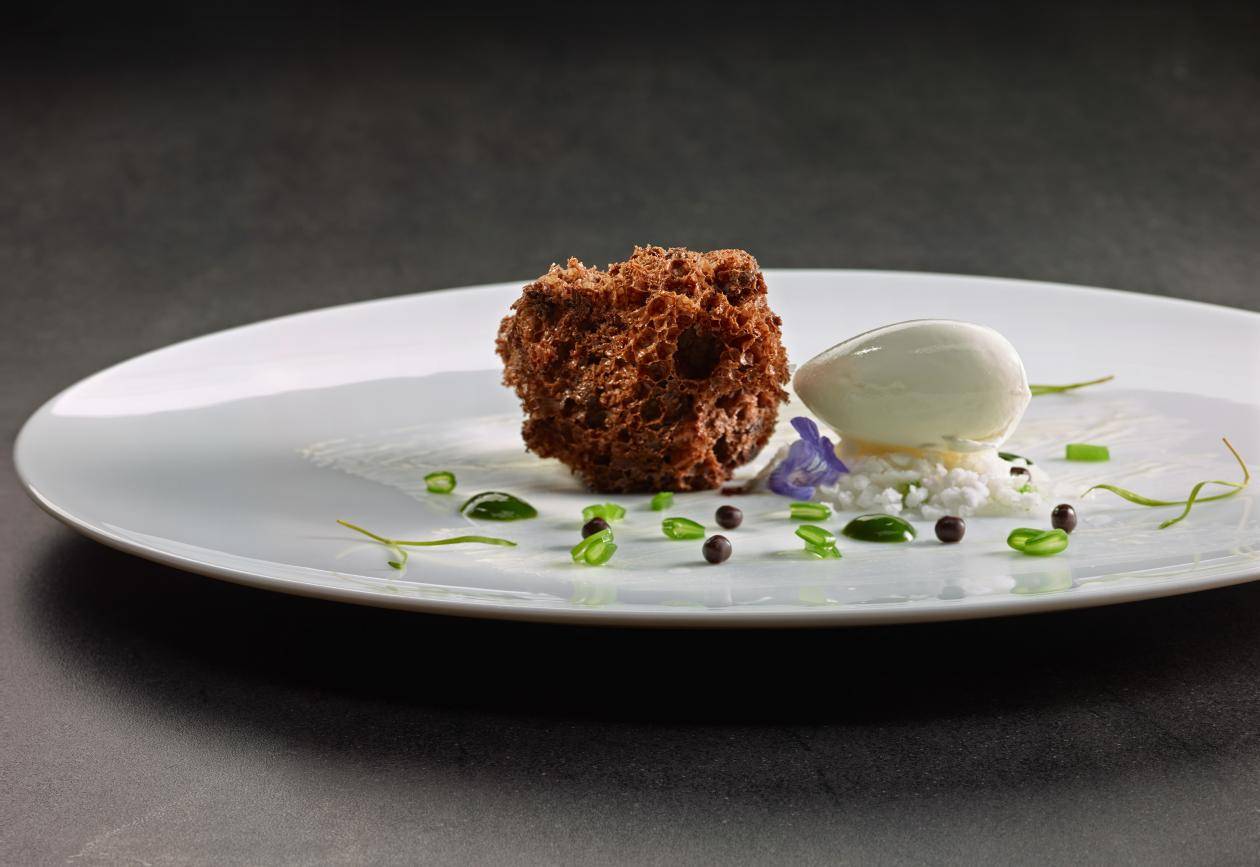 Smoked sponge with crunchy cocoa, whisky ice cream, slush, mint and green bean. Photo: Courtesy of Martin Berasategui